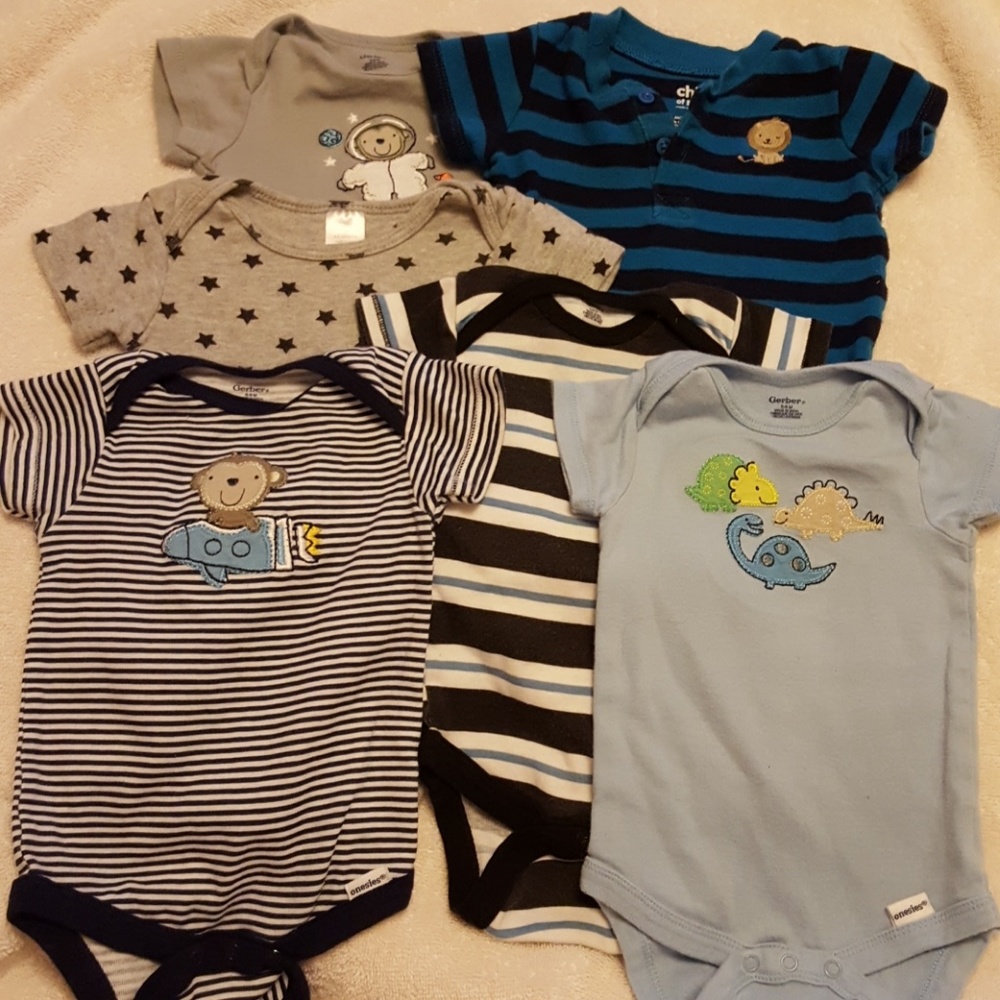 Lot of 6 onesies, size 6-9 months